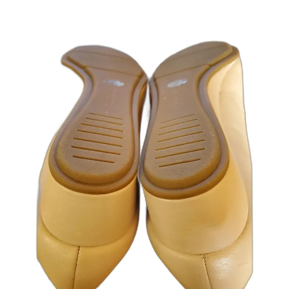 Easy Spirit Pointed Mini Wedge Pumps Nude Comfort Career Office 5.5 EUC